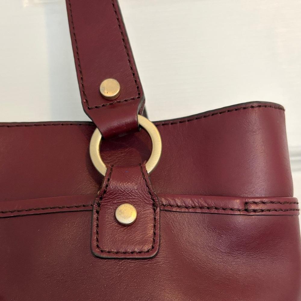 A Etienne Aigner Elegant Burgundy Leather Tote Bag. - Picture 8 of 13